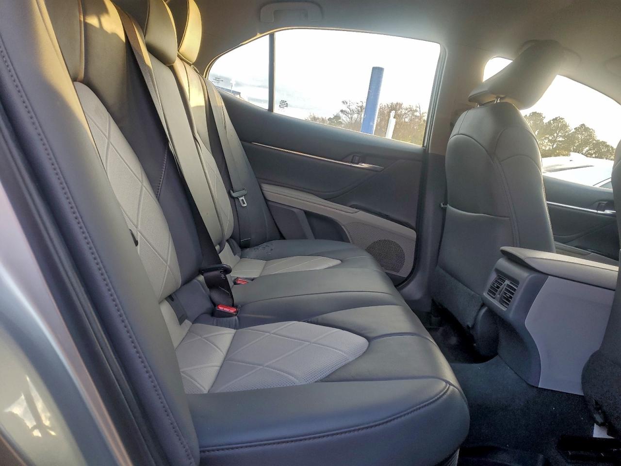 2018 TOYOTA CAMRY HYBRID photo 19