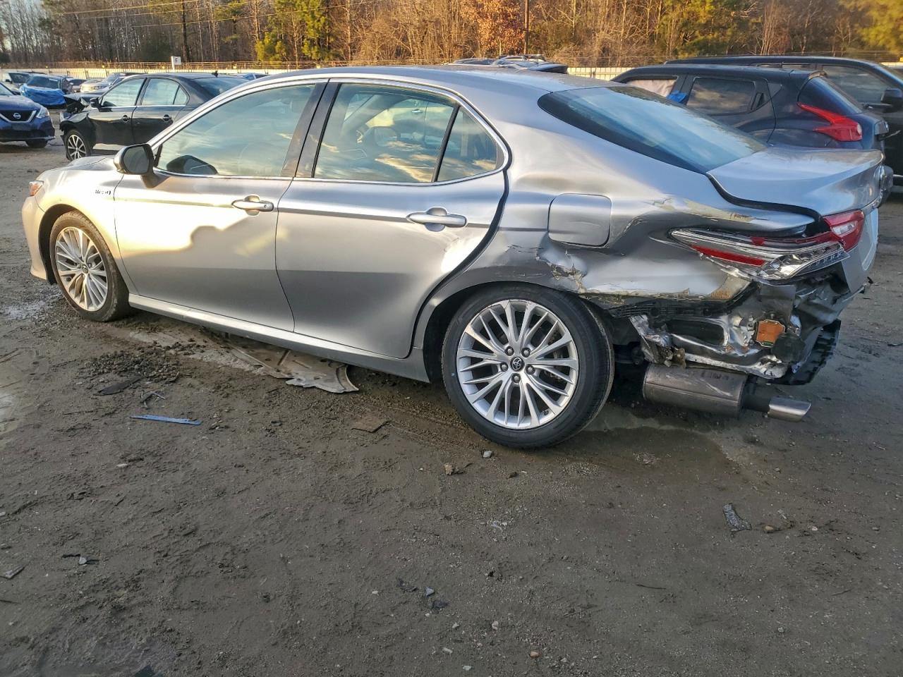 2018 TOYOTA CAMRY HYBRID photo 3