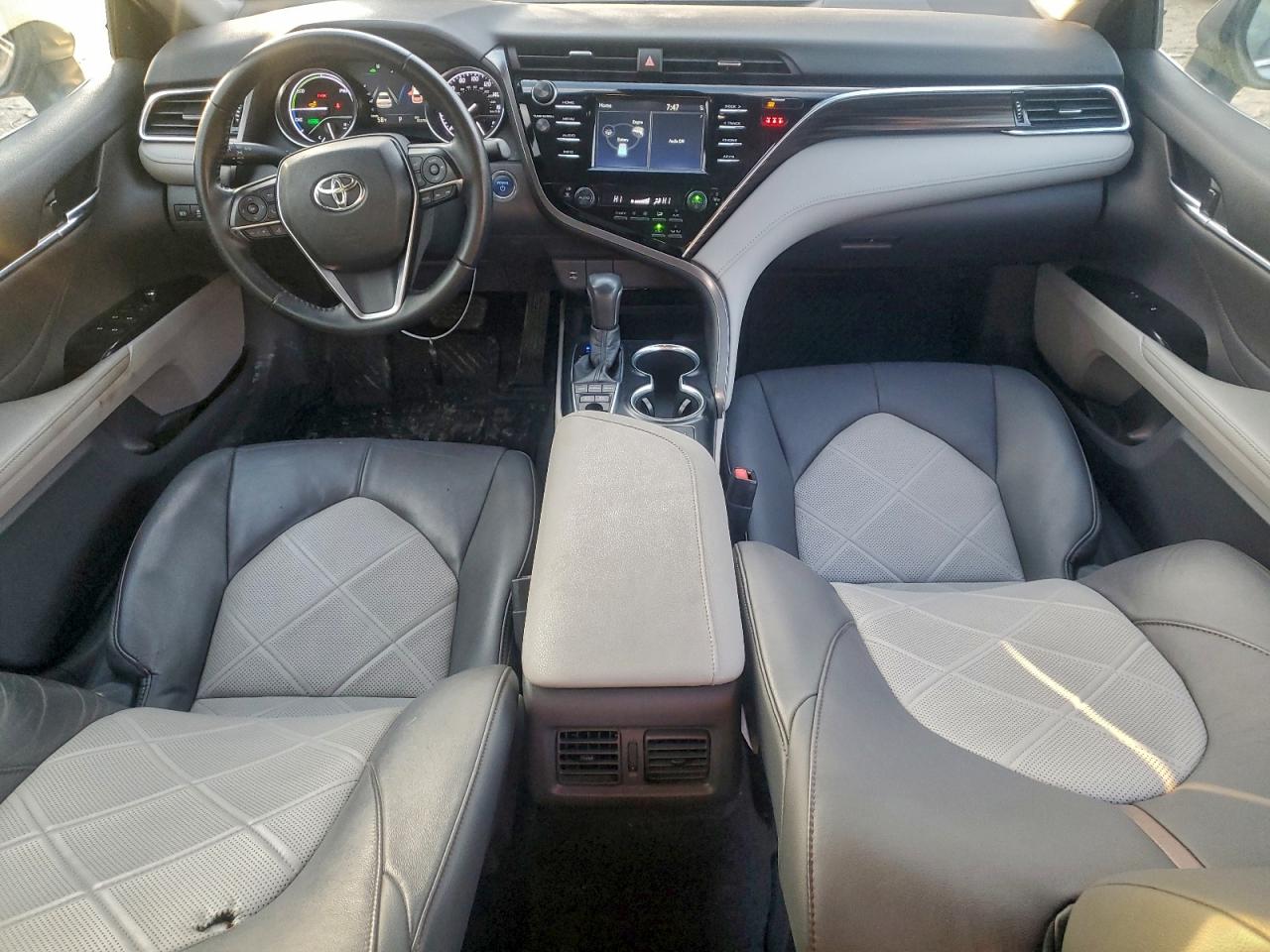 2018 TOYOTA CAMRY HYBRID photo 15