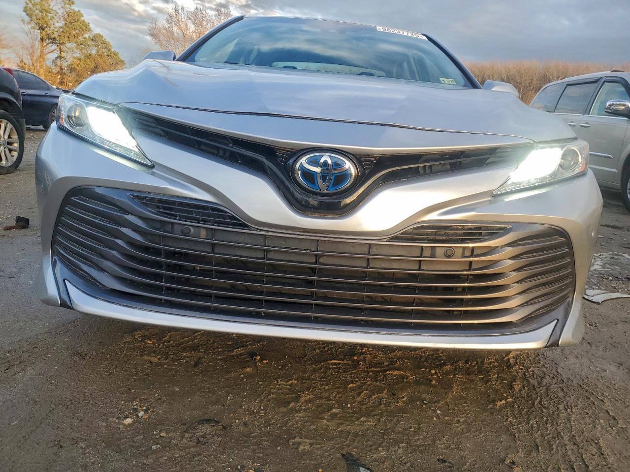 2018 TOYOTA CAMRY HYBRID photo 9