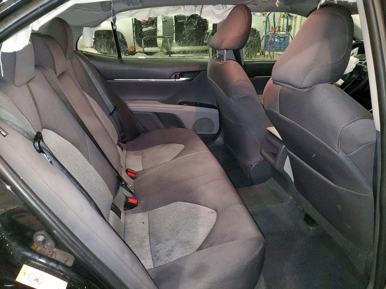 2018 TOYOTA CAMRY L photo 10