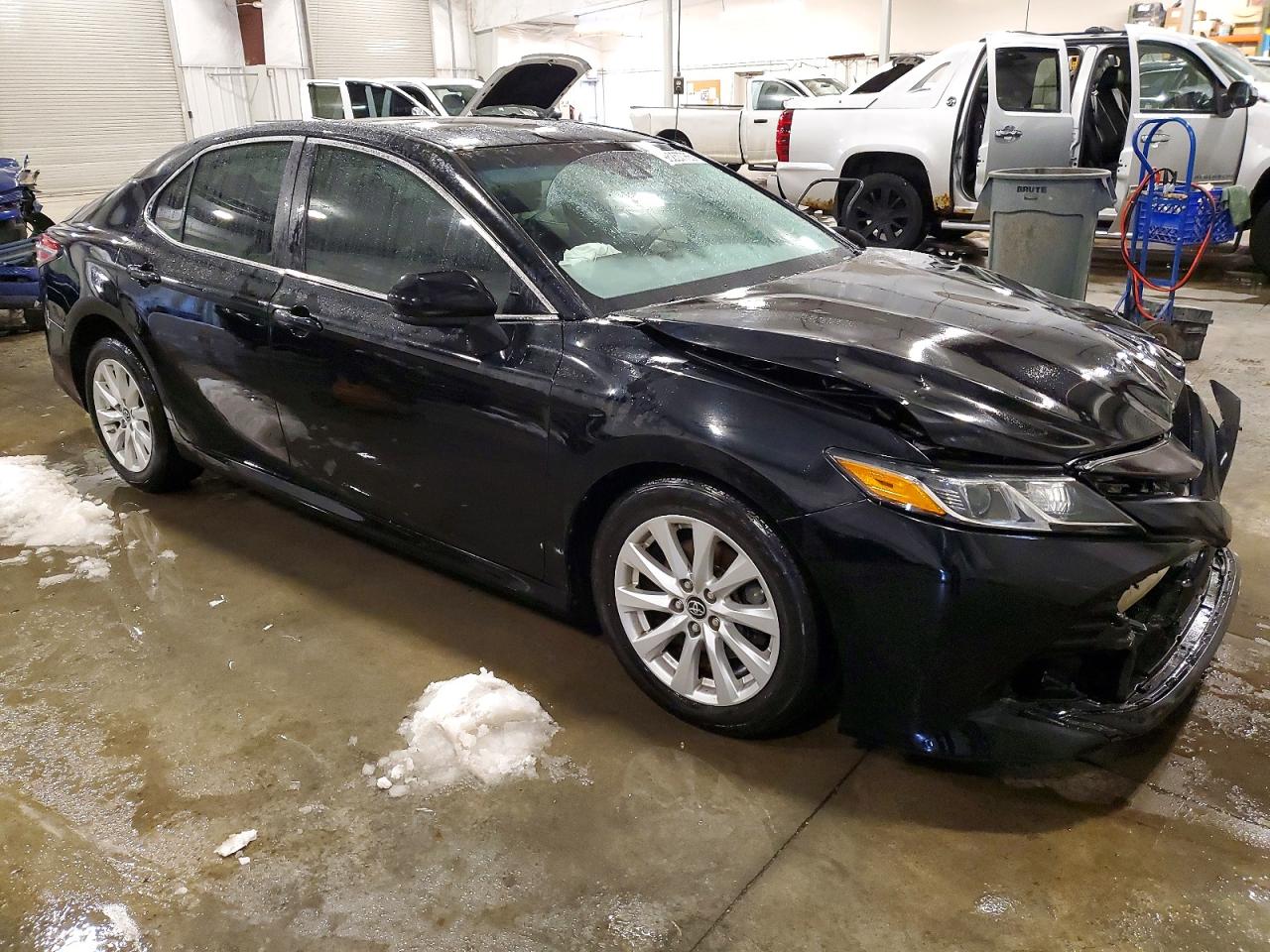 2018 TOYOTA CAMRY L photo 4