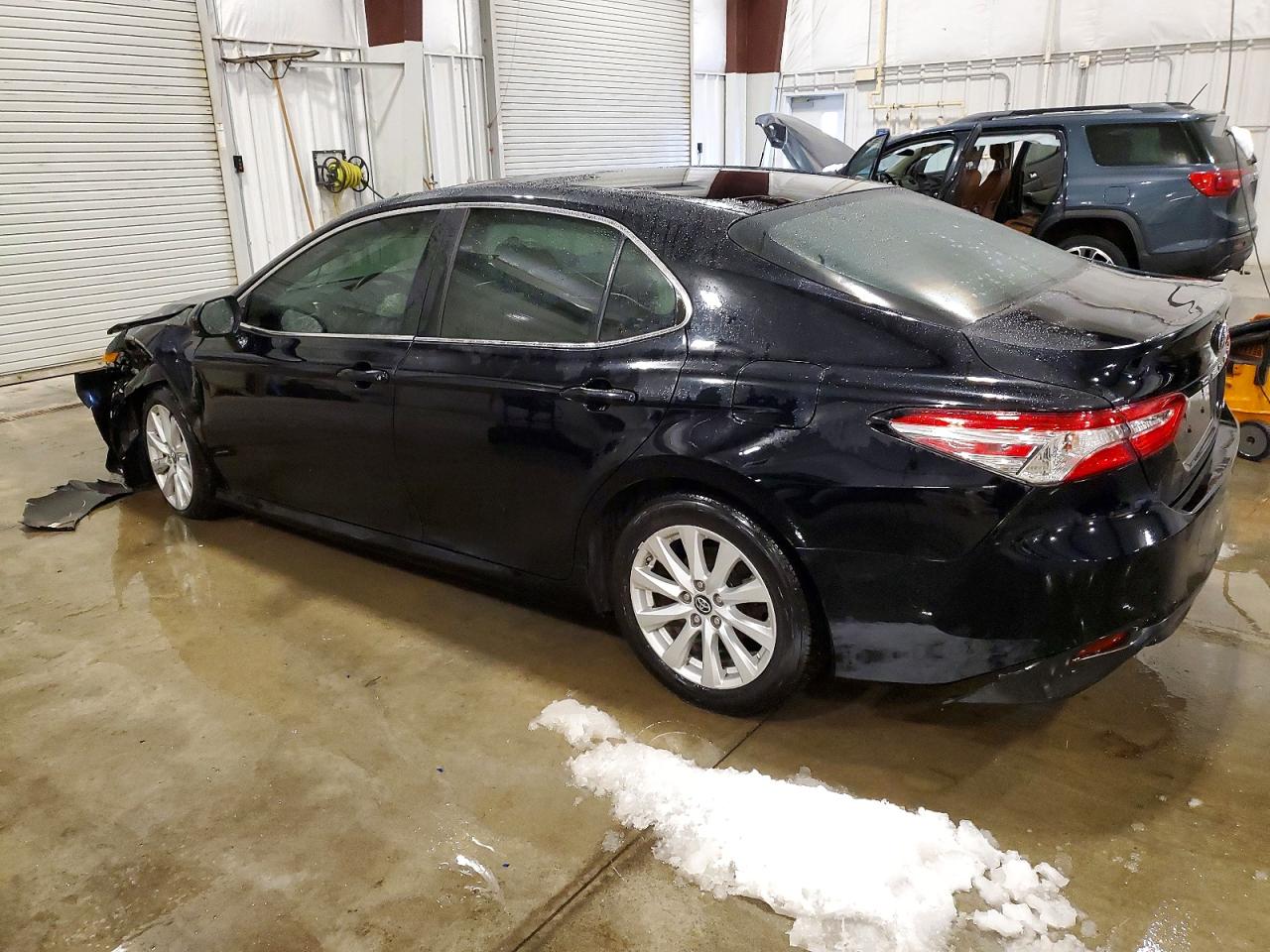 2018 TOYOTA CAMRY L photo 2