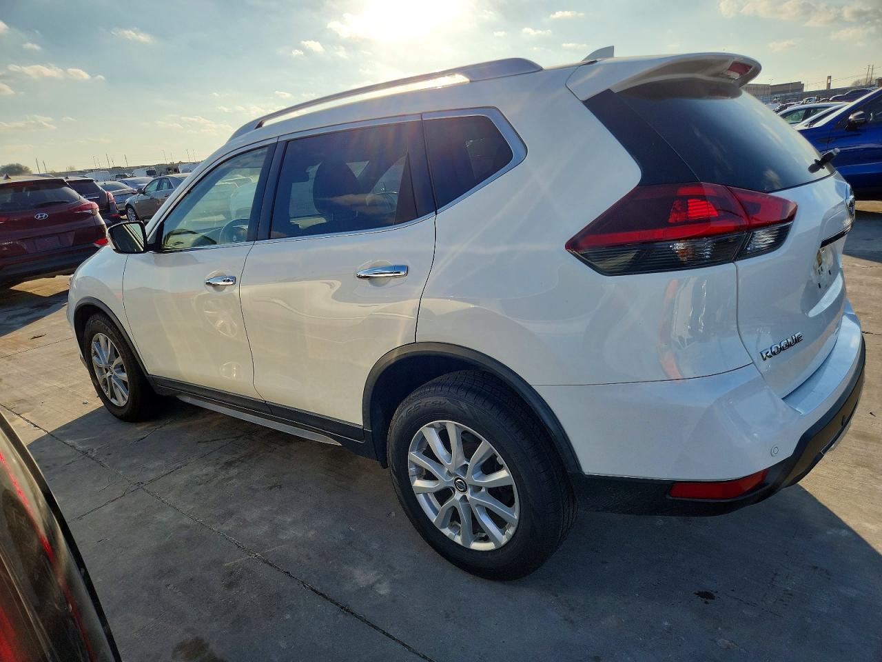 2019 NISSAN ROGUE S photo 2