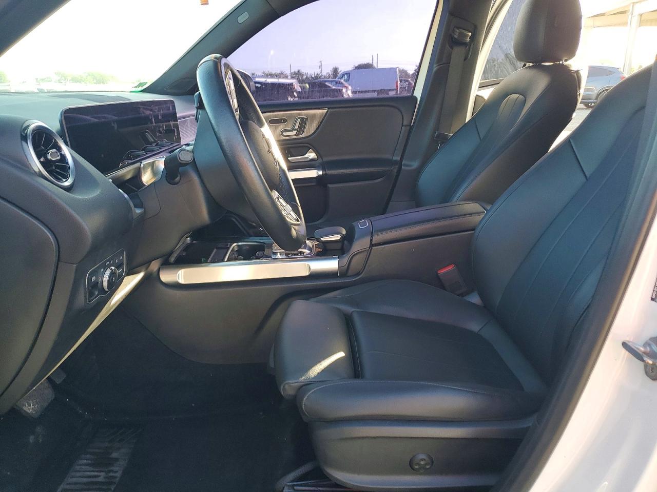 2020 MERCEDES-BENZ GLB 250 photo 7