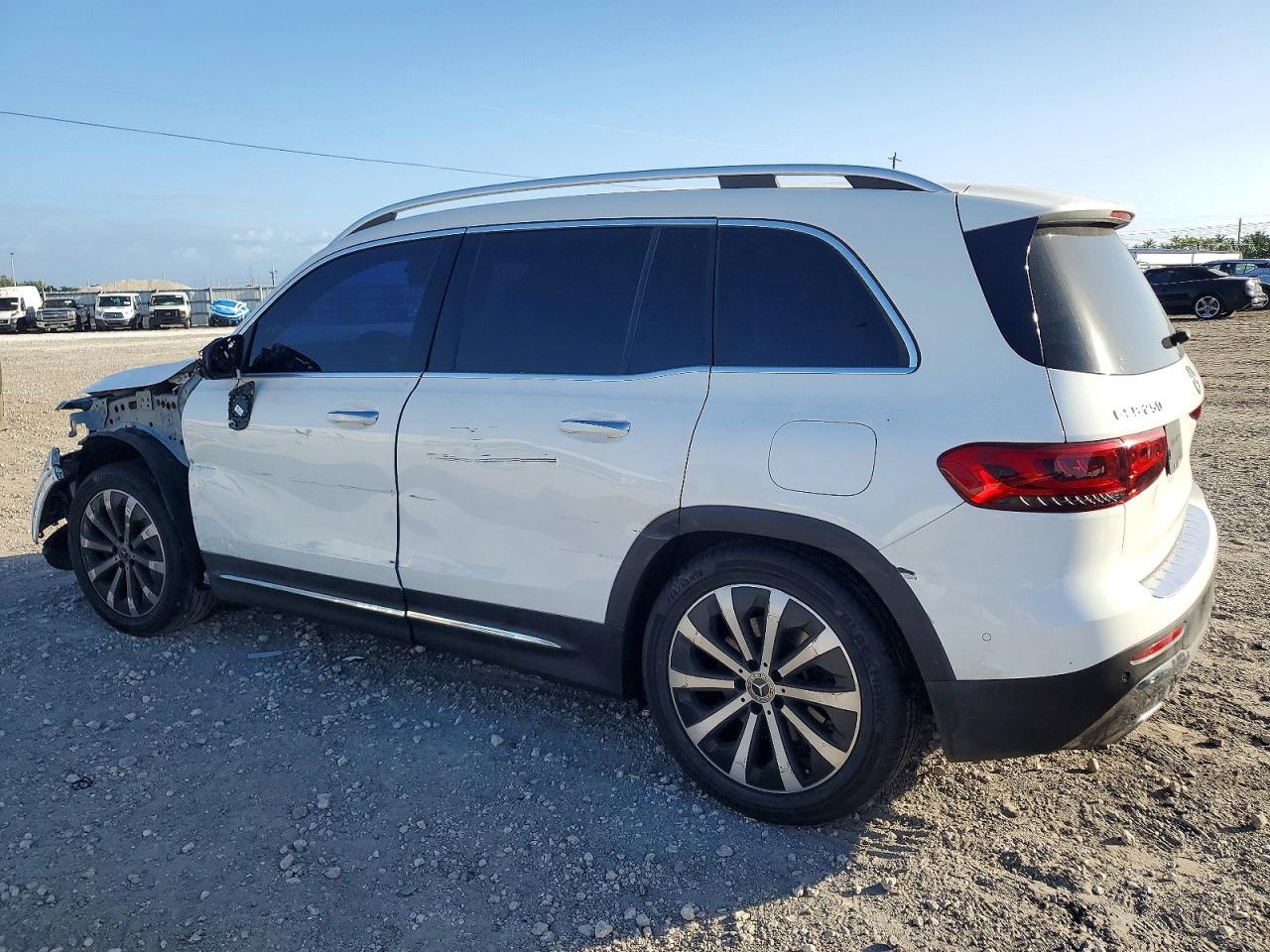2020 MERCEDES-BENZ GLB 250 photo 2