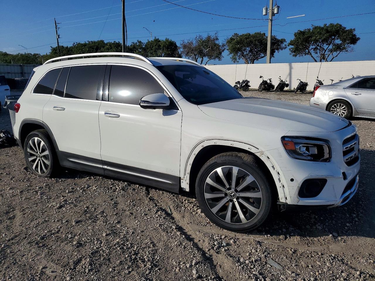2020 MERCEDES-BENZ GLB 250 photo 4