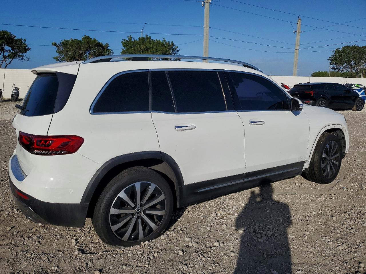 2020 MERCEDES-BENZ GLB 250 photo 3