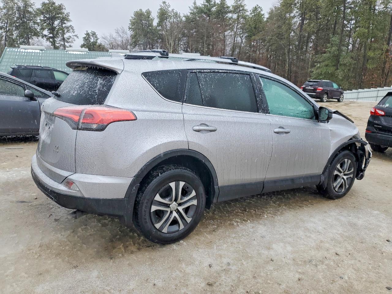 2017 TOYOTA RAV4 LE photo 3