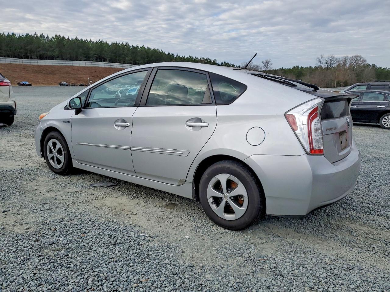 2013 TOYOTA PRIUS photo 2