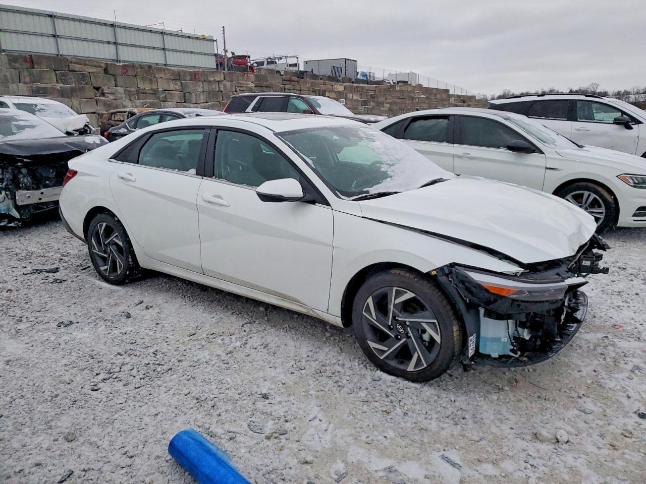 2025 HYUNDAI ELANTRA photo 4