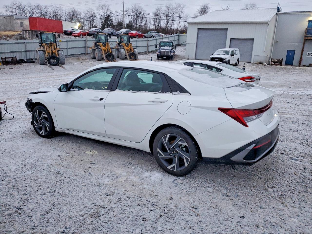 2025 HYUNDAI ELANTRA photo 2