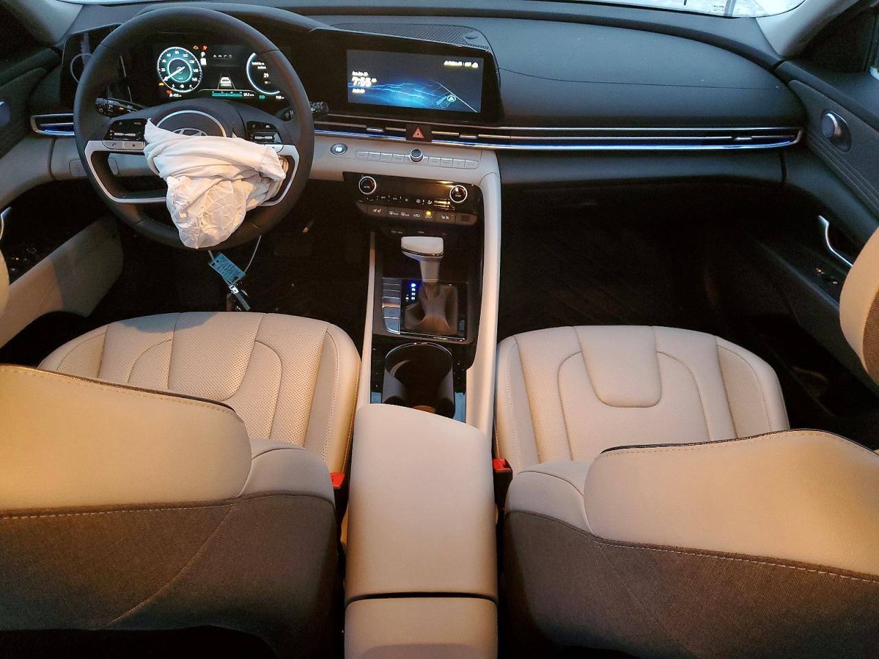 2025 HYUNDAI ELANTRA photo 8