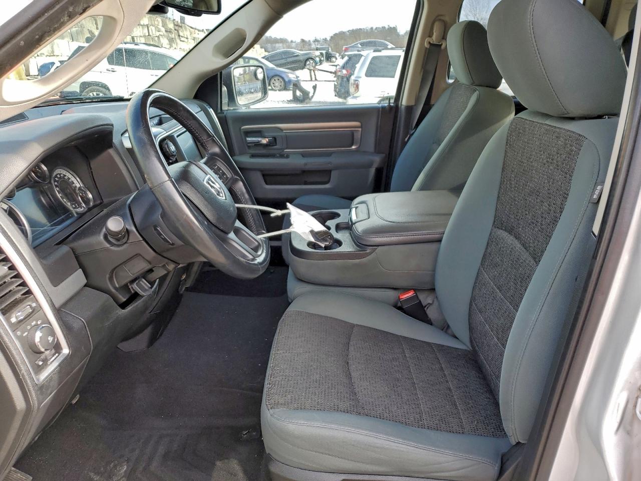 2016 RAM 1500 SLT photo 7