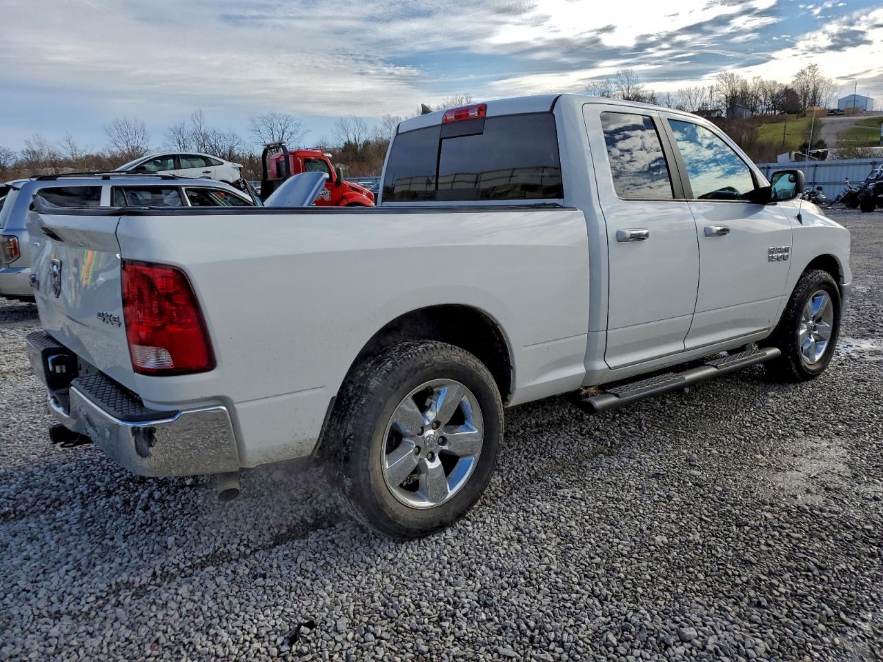 2016 RAM 1500 SLT photo 3