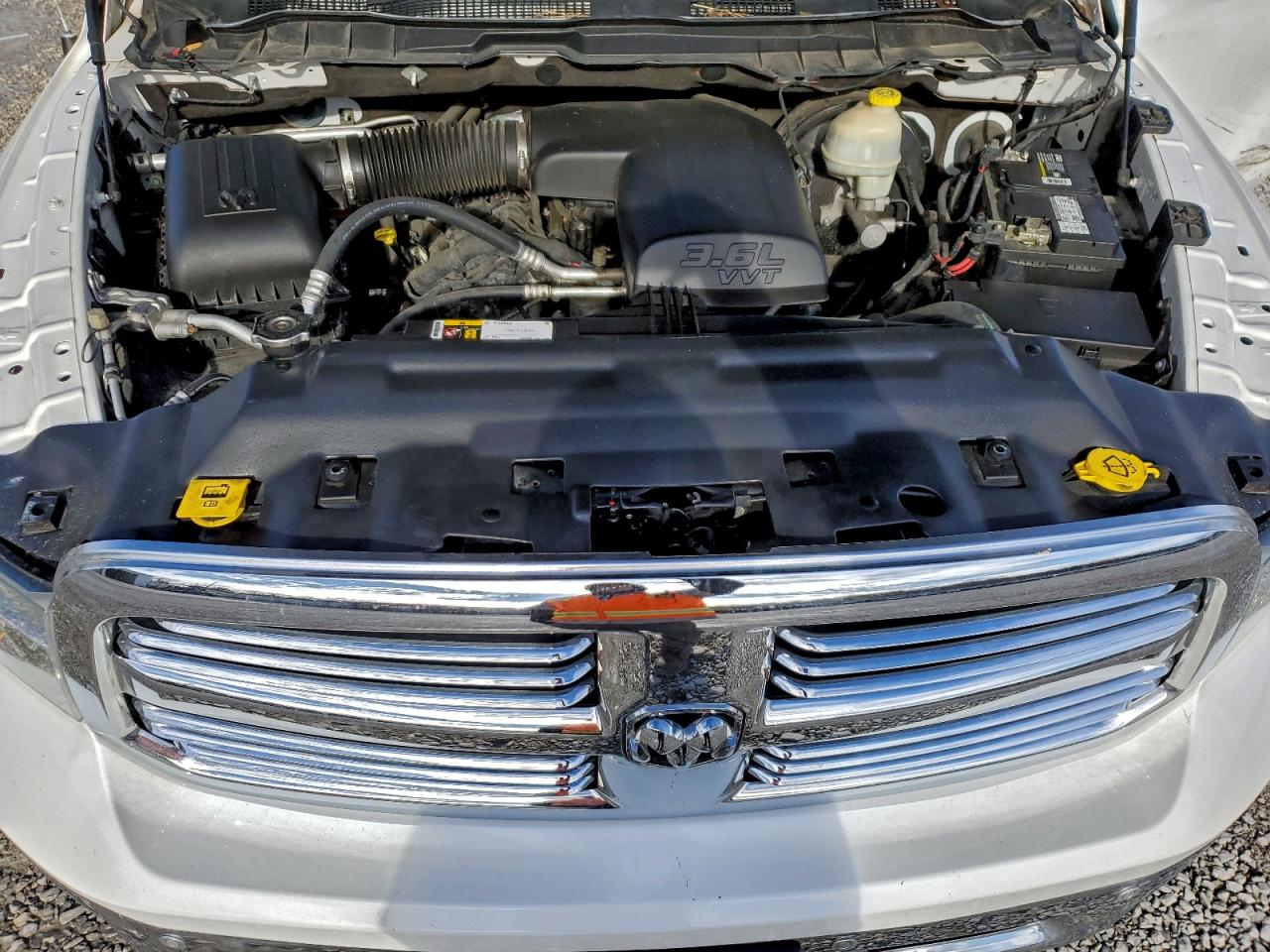 2016 RAM 1500 SLT photo 11