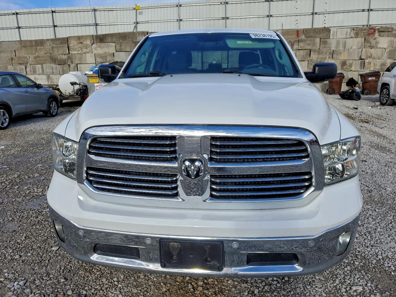 2016 RAM 1500 SLT photo 5