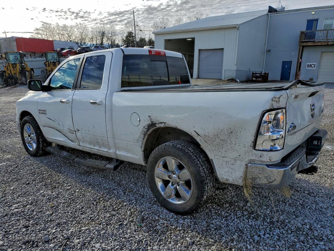 2016 RAM 1500 SLT photo 2