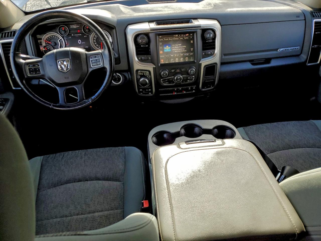 2016 RAM 1500 SLT photo 8