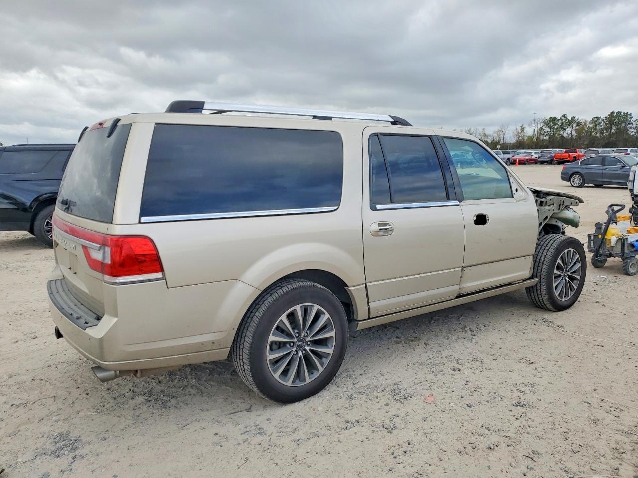 2017 LINCOLN NAVIGATOR L SELECT photo 3