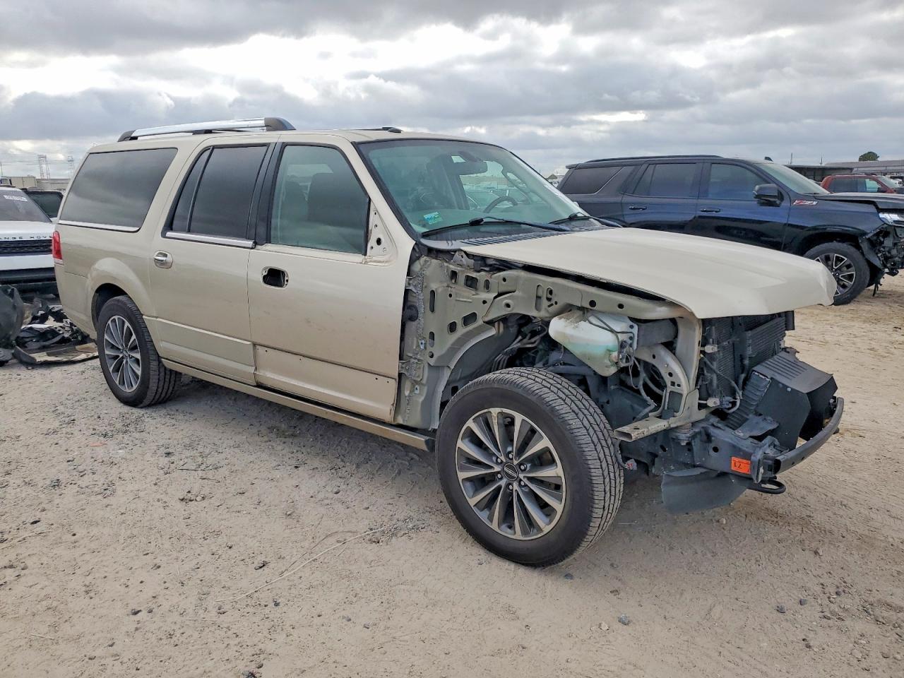 2017 LINCOLN NAVIGATOR L SELECT photo 4