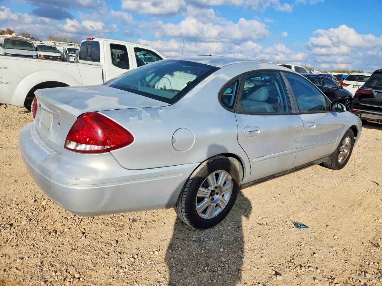 2005 FORD TAURUS SEL photo 3