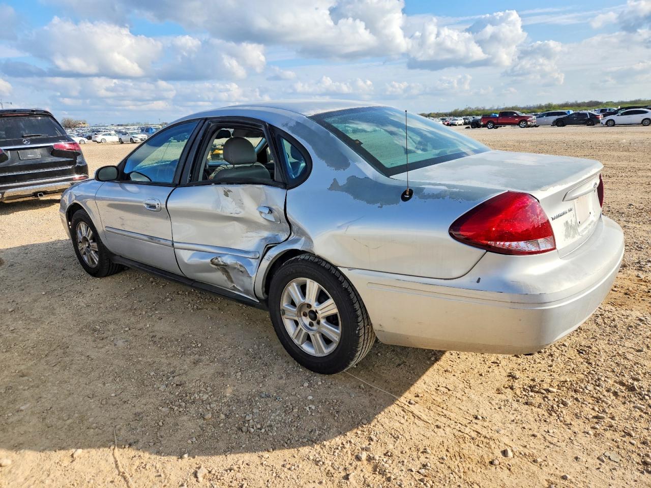 2005 FORD TAURUS SEL photo 2