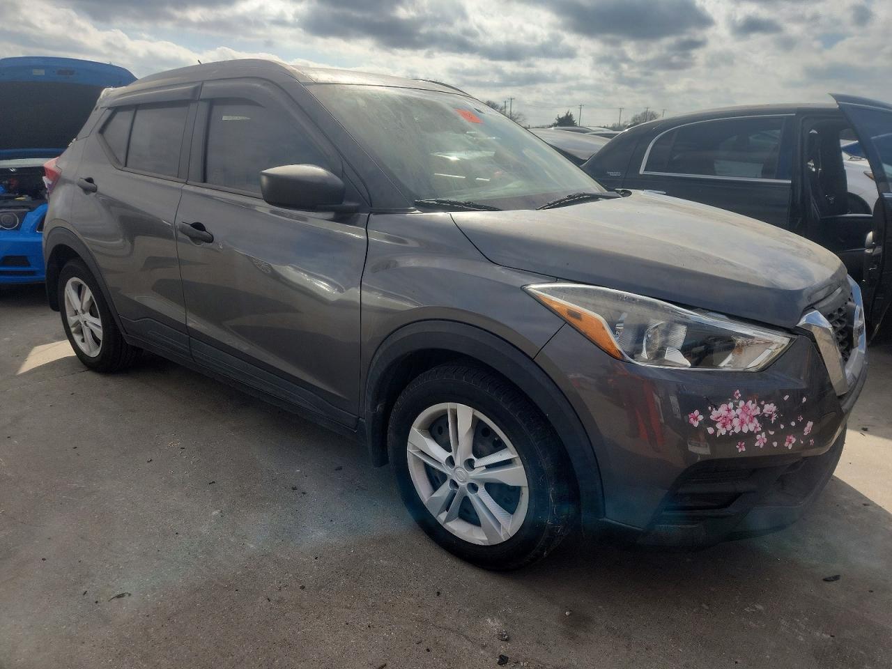 2019 NISSAN KICKS S photo 4