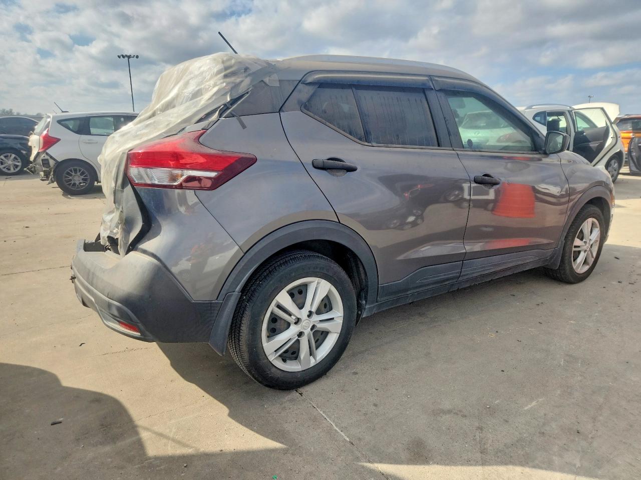 2019 NISSAN KICKS S photo 3