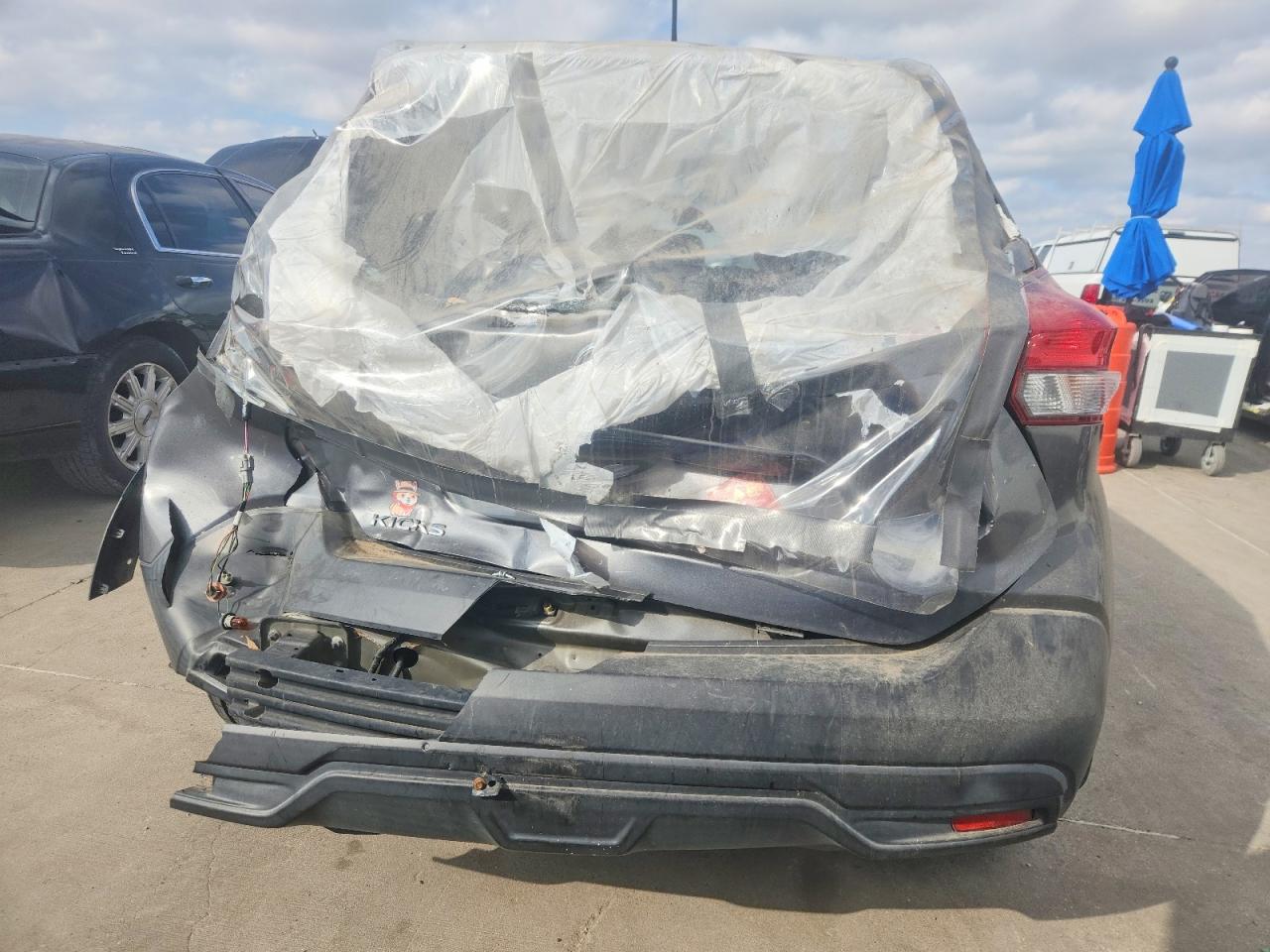 2019 NISSAN KICKS S photo 6