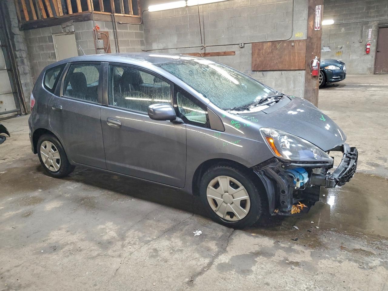 2013 HONDA FIT photo 4