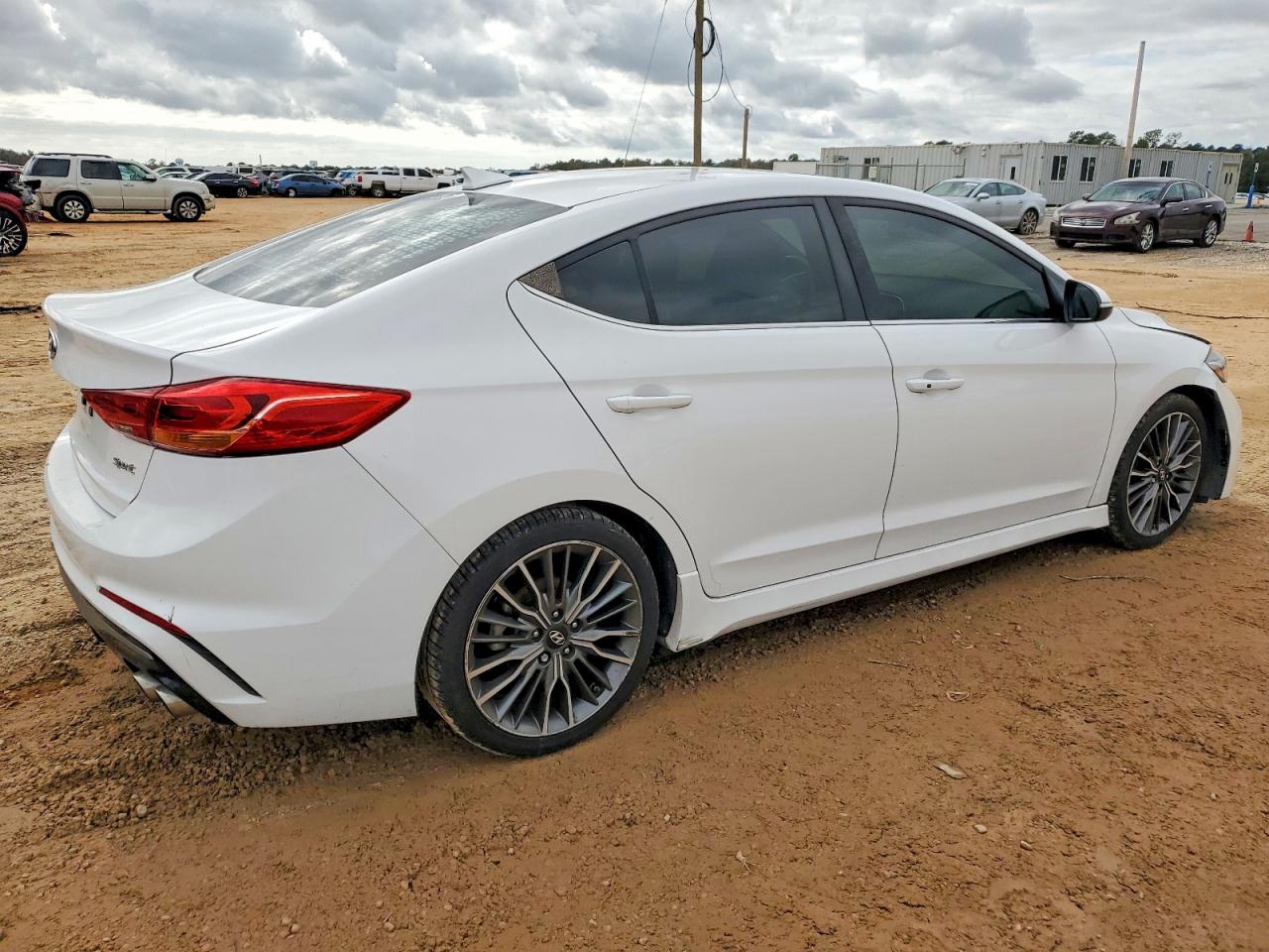 2017 HYUNDAI ELANTRA SPORT photo 3