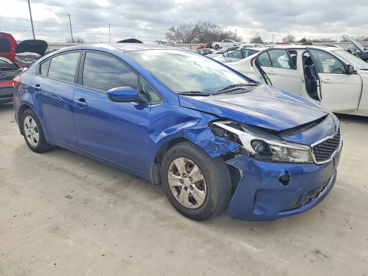 2017 KIA FORTE LX photo 4