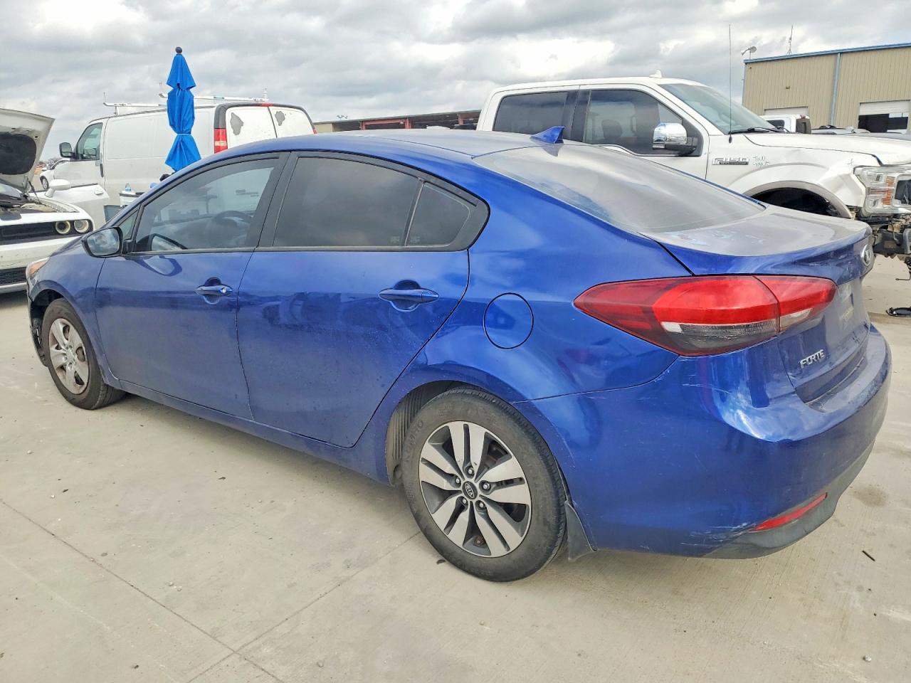 2017 KIA FORTE LX photo 2