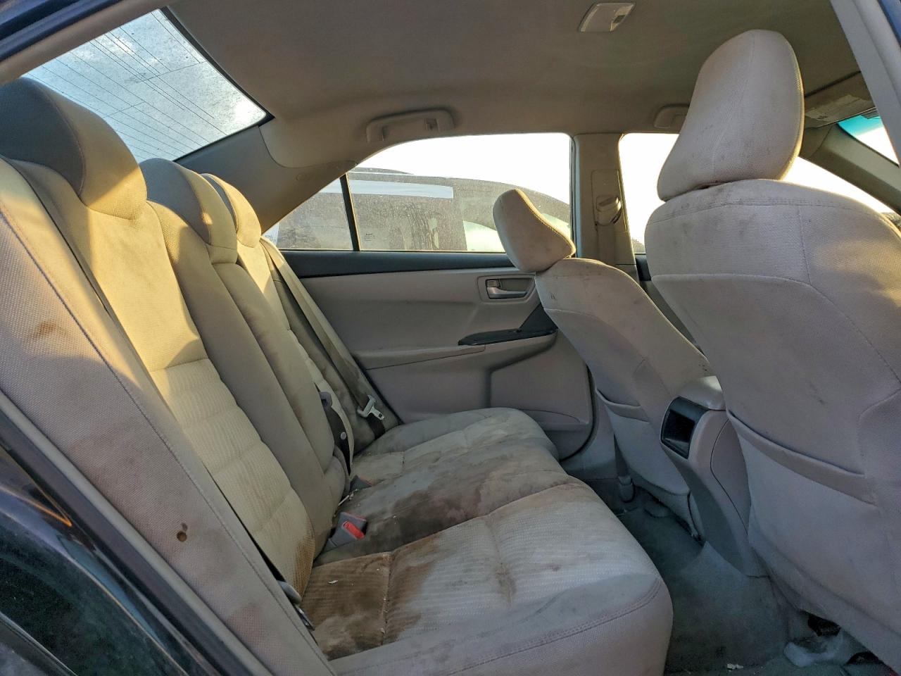 2015 TOYOTA CAMRY LE photo 10