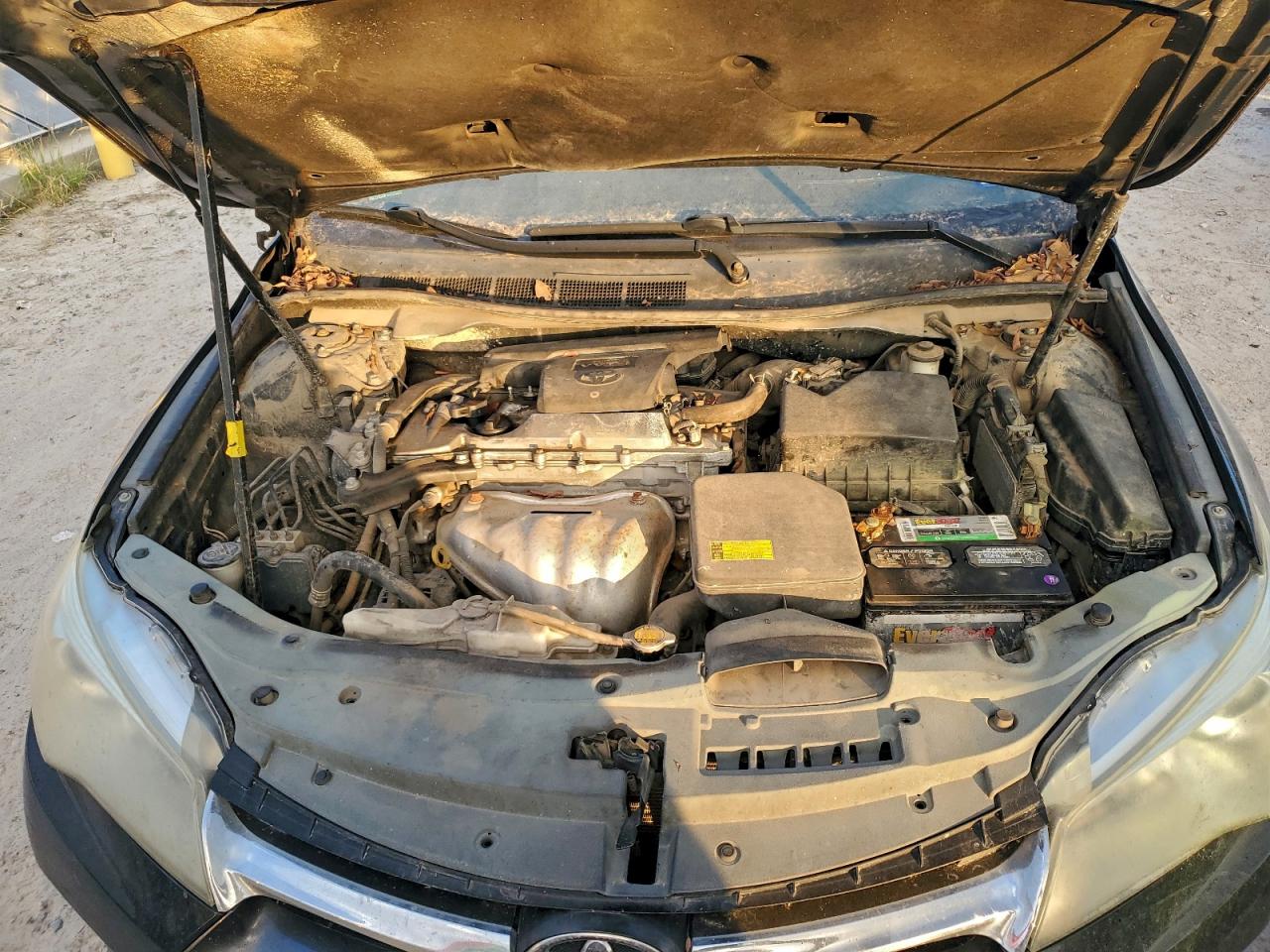 2015 TOYOTA CAMRY LE photo 11