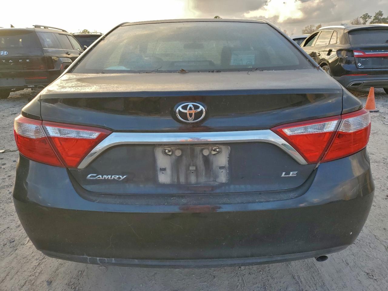 2015 TOYOTA CAMRY LE photo 6