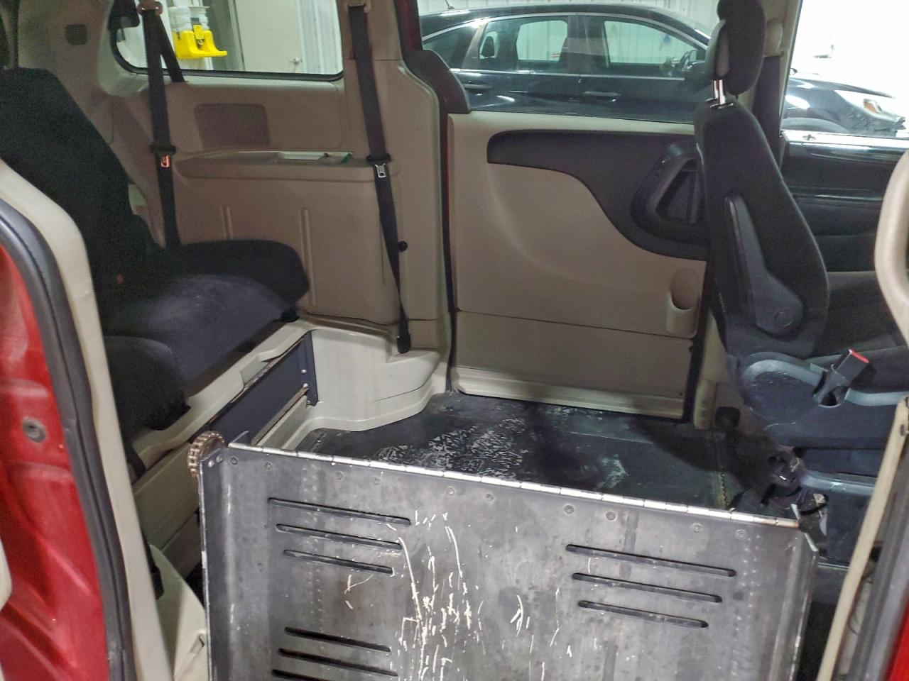 2012 DODGE GRAND CARAVAN SXT photo 11