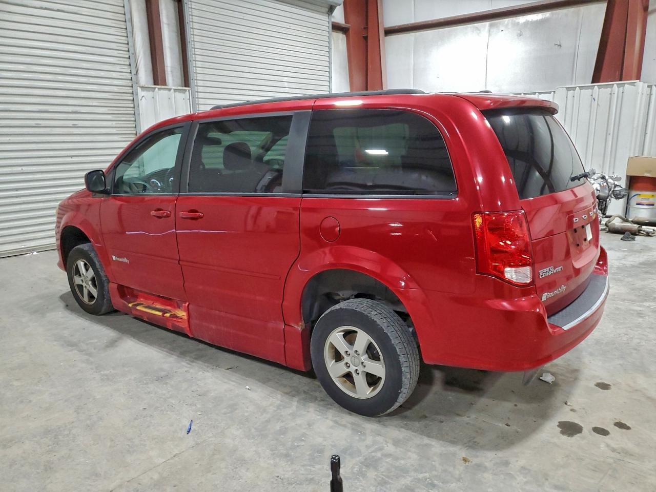 2012 DODGE GRAND CARAVAN SXT photo 2
