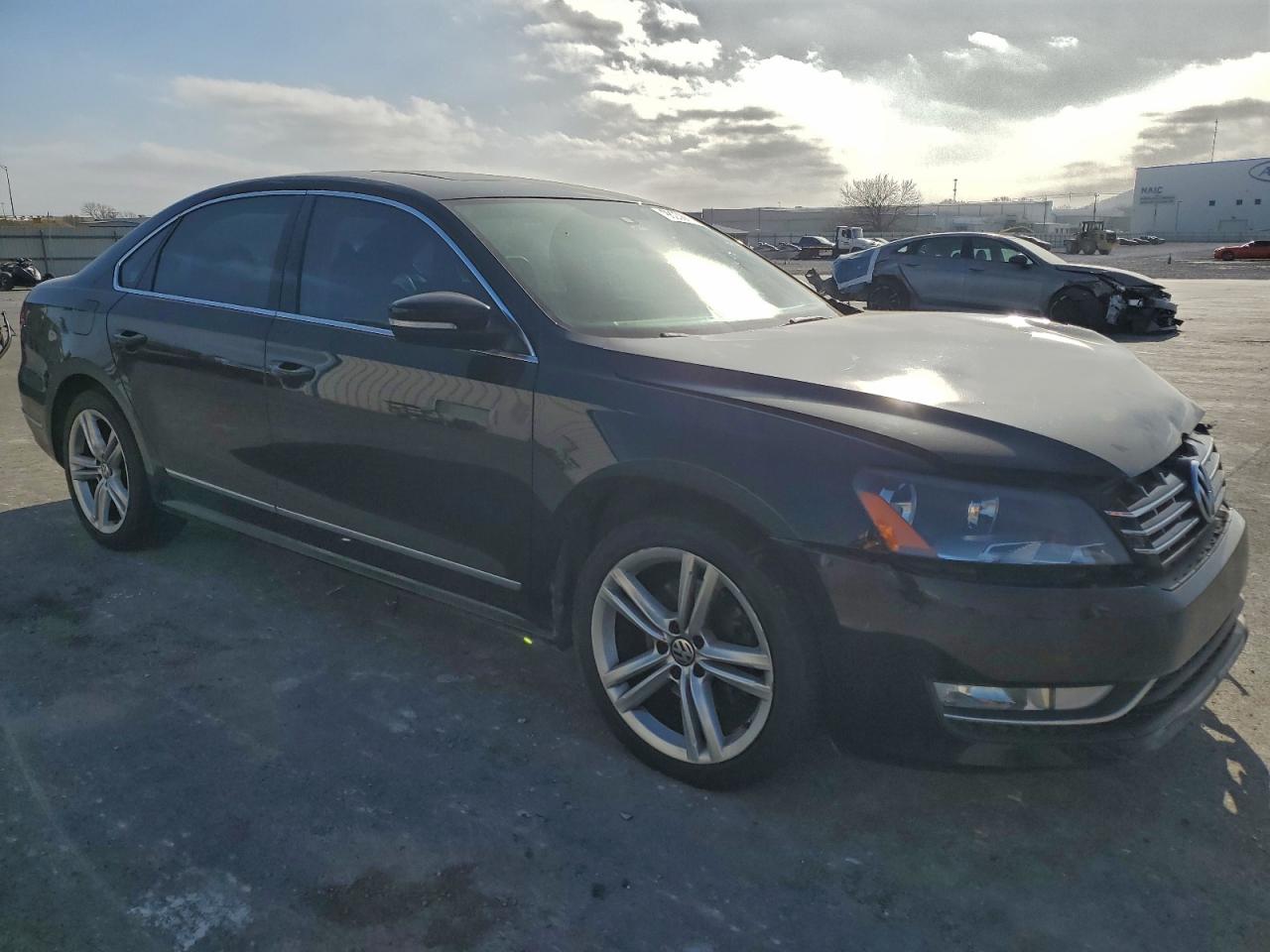 2014 VOLKSWAGEN PASSAT SEL photo 4