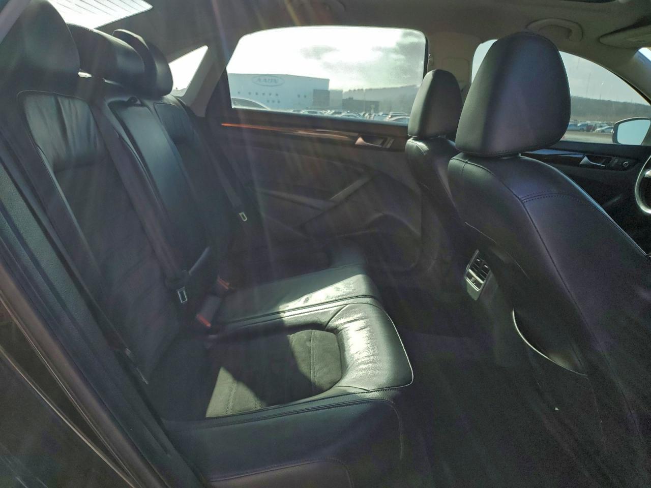 2014 VOLKSWAGEN PASSAT SEL photo 10