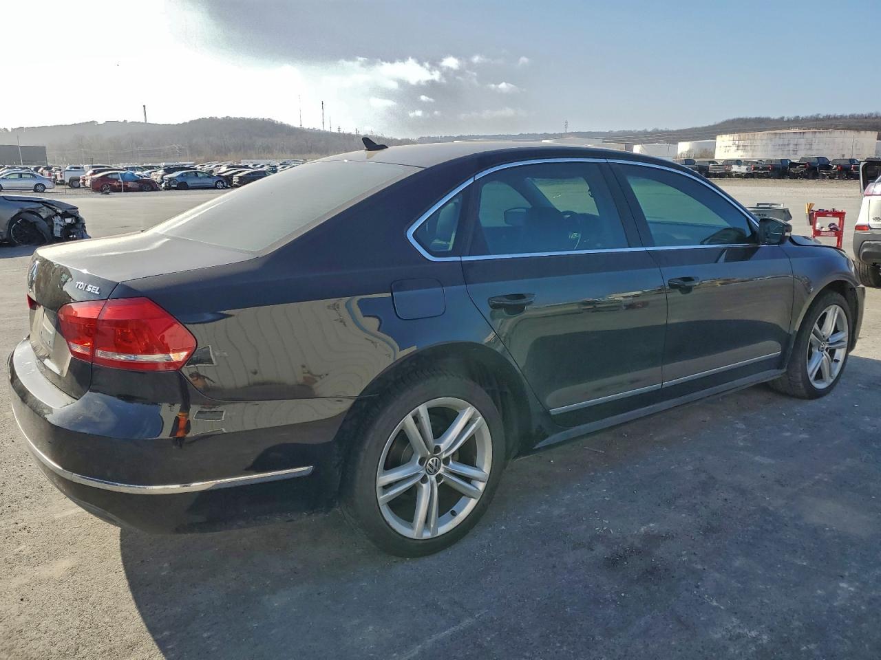2014 VOLKSWAGEN PASSAT SEL photo 3