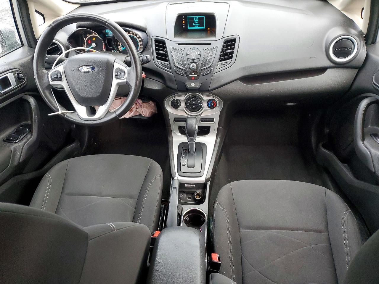 2015 FORD FIESTA SE photo 8