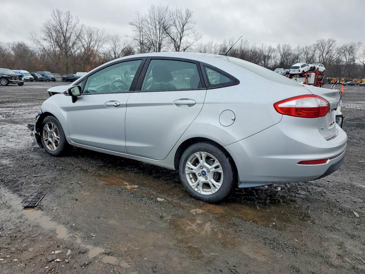2015 FORD FIESTA SE photo 2