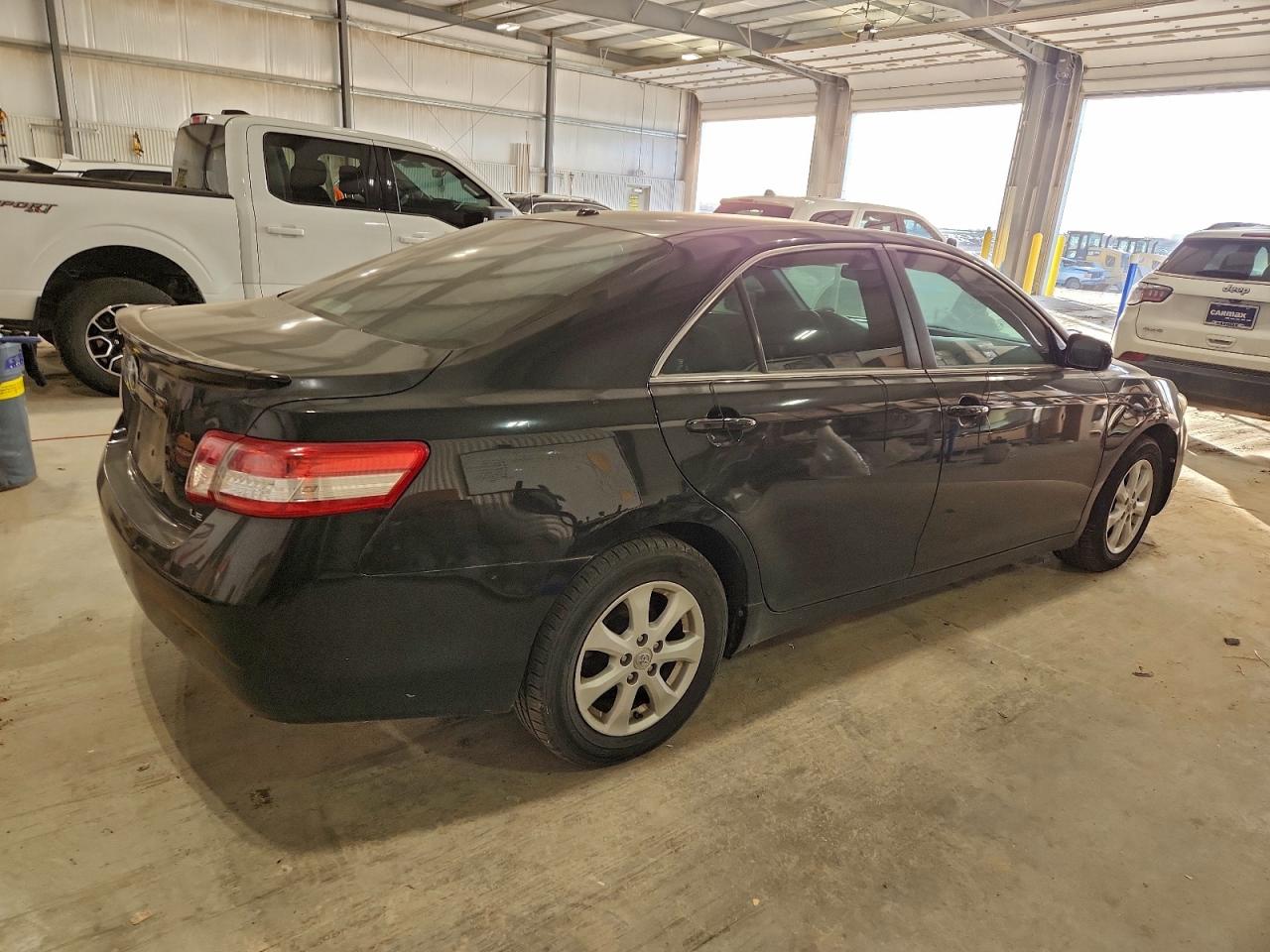 2010 TOYOTA CAMRY BASE photo 3