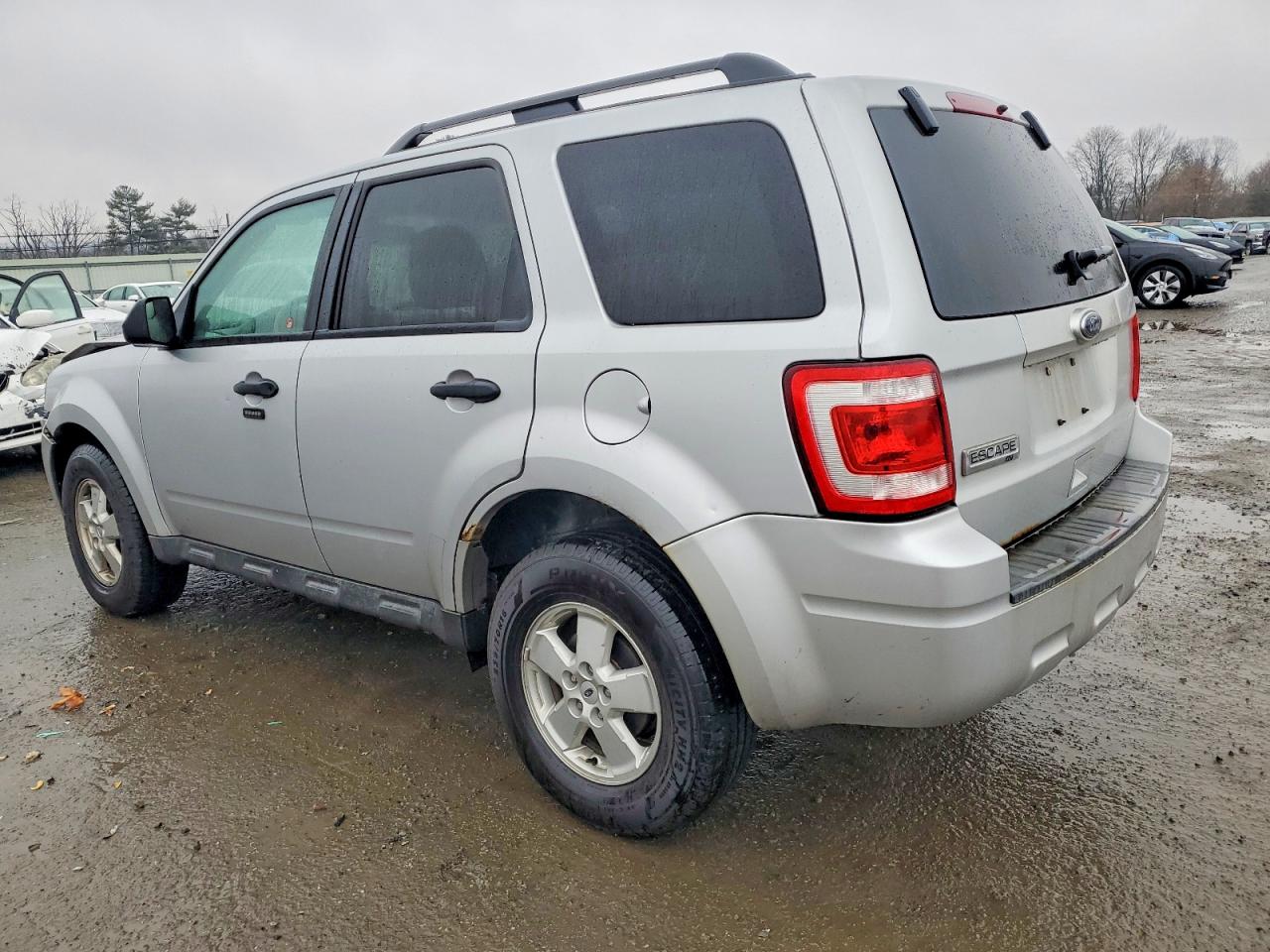 2010 FORD ESCAPE XLT photo 2