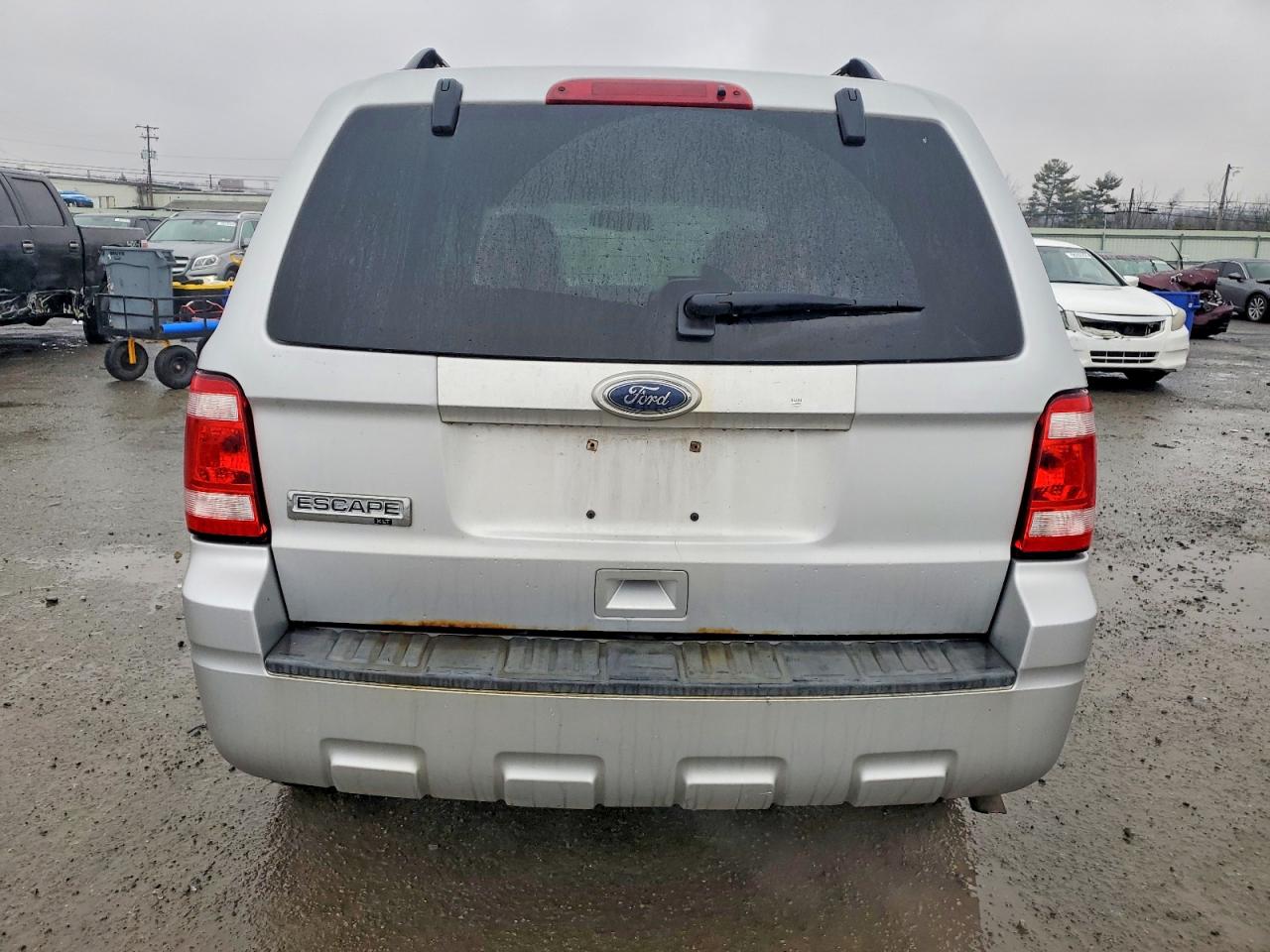 2010 FORD ESCAPE XLT photo 6