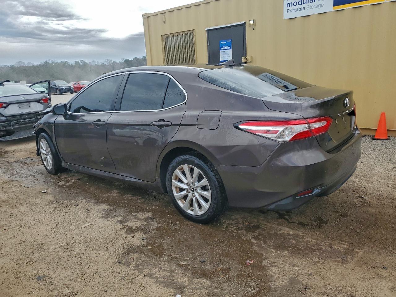 2019 TOYOTA CAMRY L photo 2