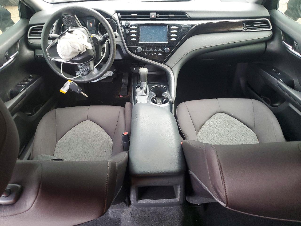 2019 TOYOTA CAMRY L photo 8