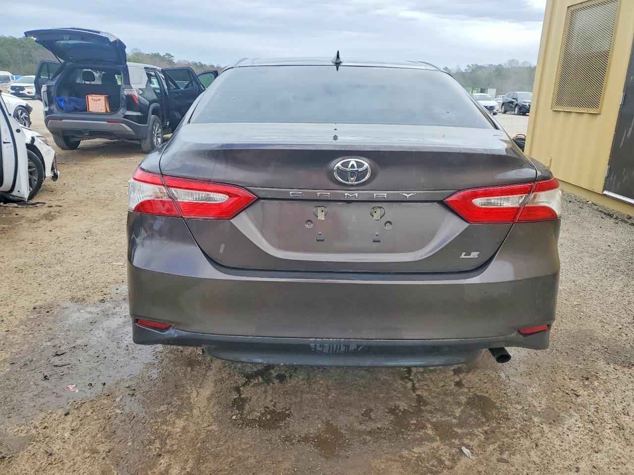 2019 TOYOTA CAMRY L photo 6